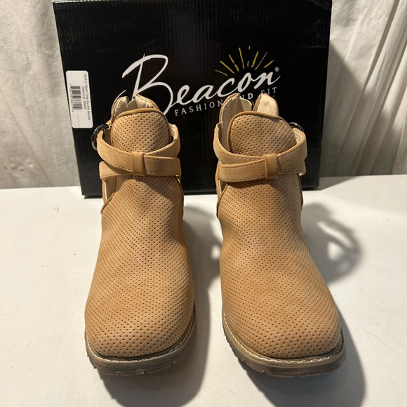 Beacon tan ankle boots with zip up heel & 1” block heel size 9M NWT - Picture 1 of 7